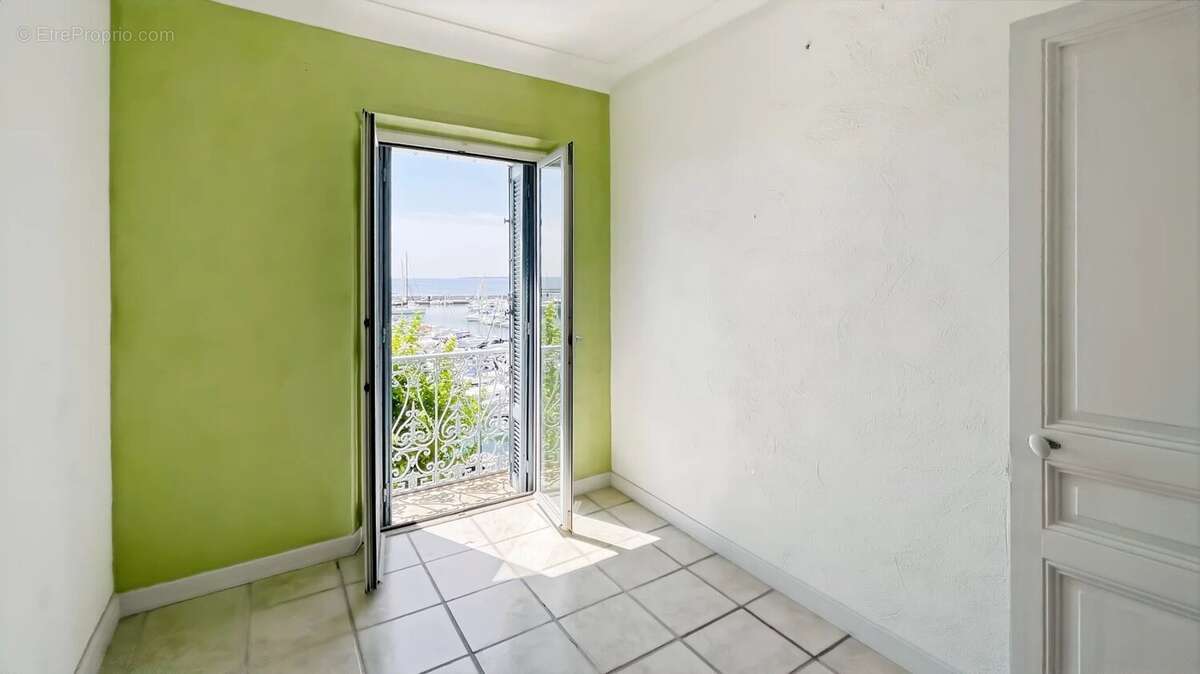 Appartement à VALLAURIS