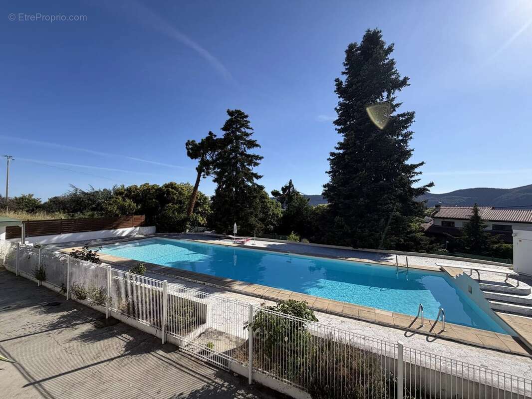 Appartement à BERRE-LES-ALPES