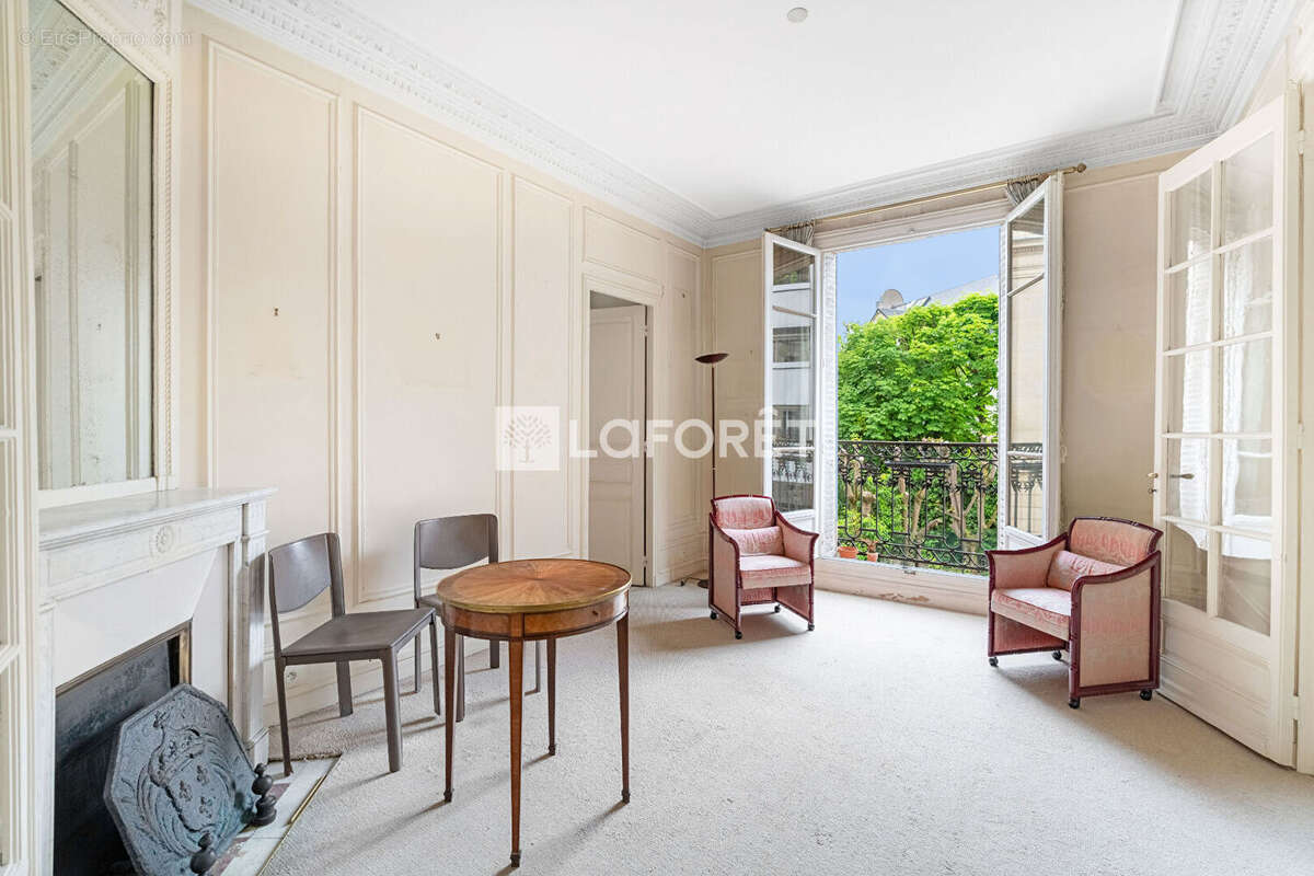 Appartement à PARIS-16E