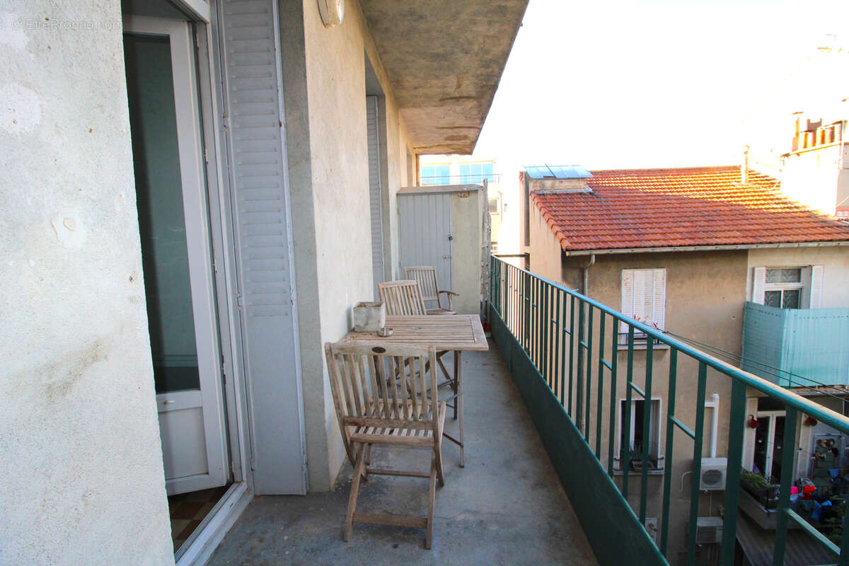 Appartement à MARSEILLE-5E