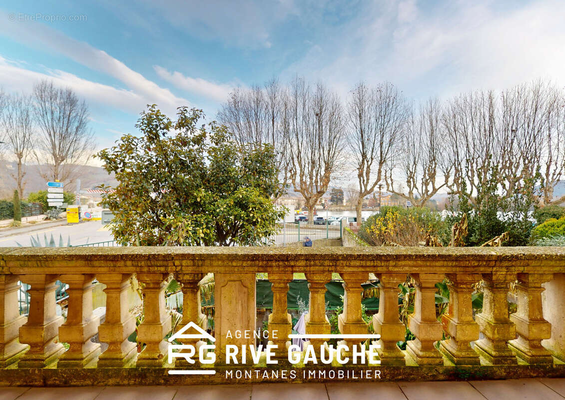 Appartement à LES ROCHES-DE-CONDRIEU