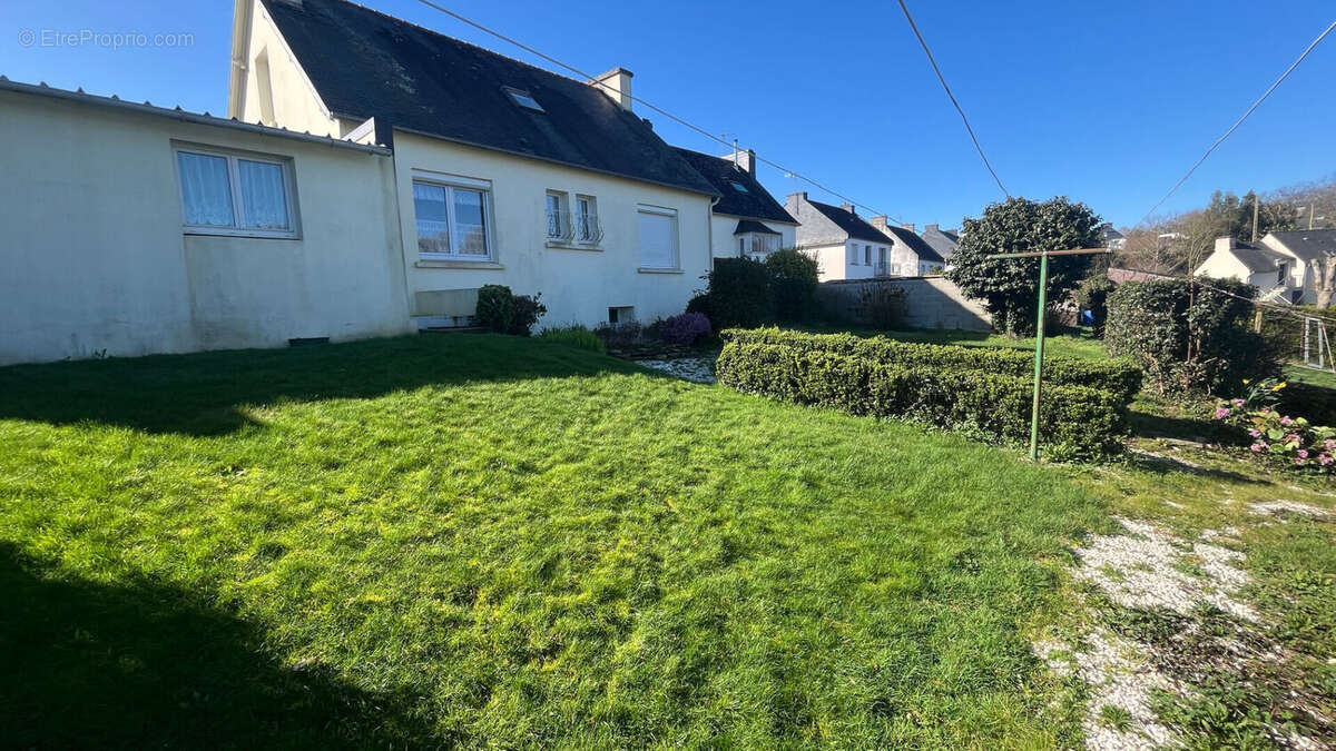 Maison à ERGUE-GABERIC