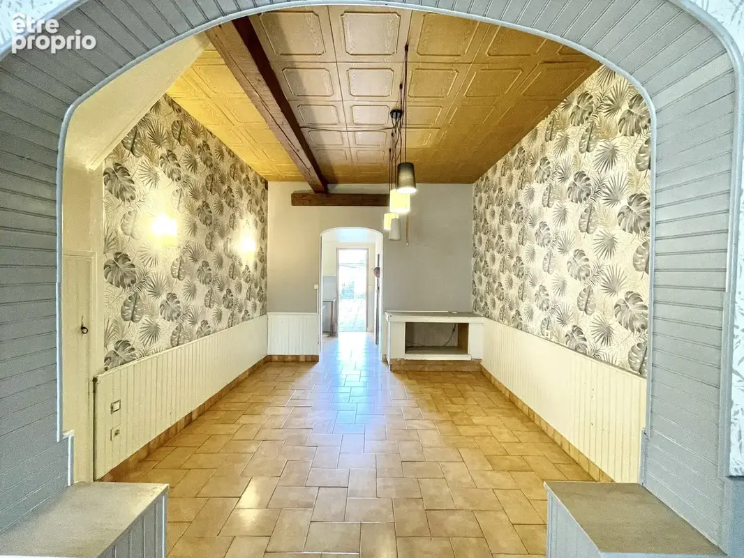 maison de 105 m2 à rénover - fort potentiel - photo 10