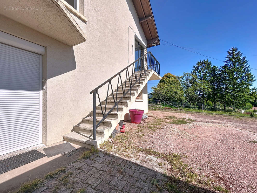 Maison à CRECHES-SUR-SAONE
