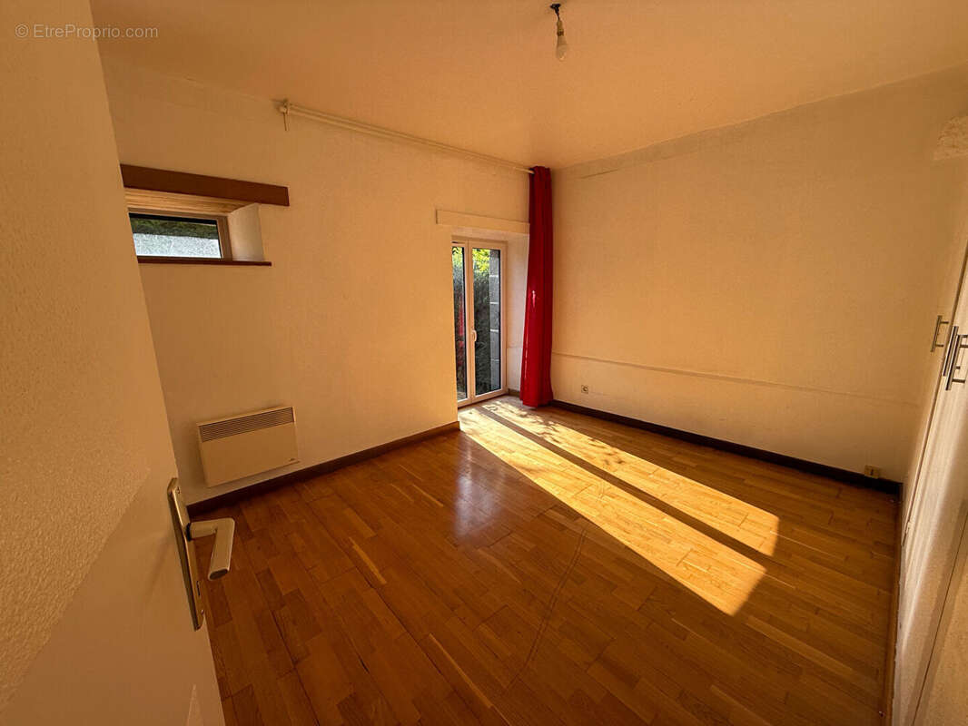 Maison à SAINT-LEGER-DES-PRES