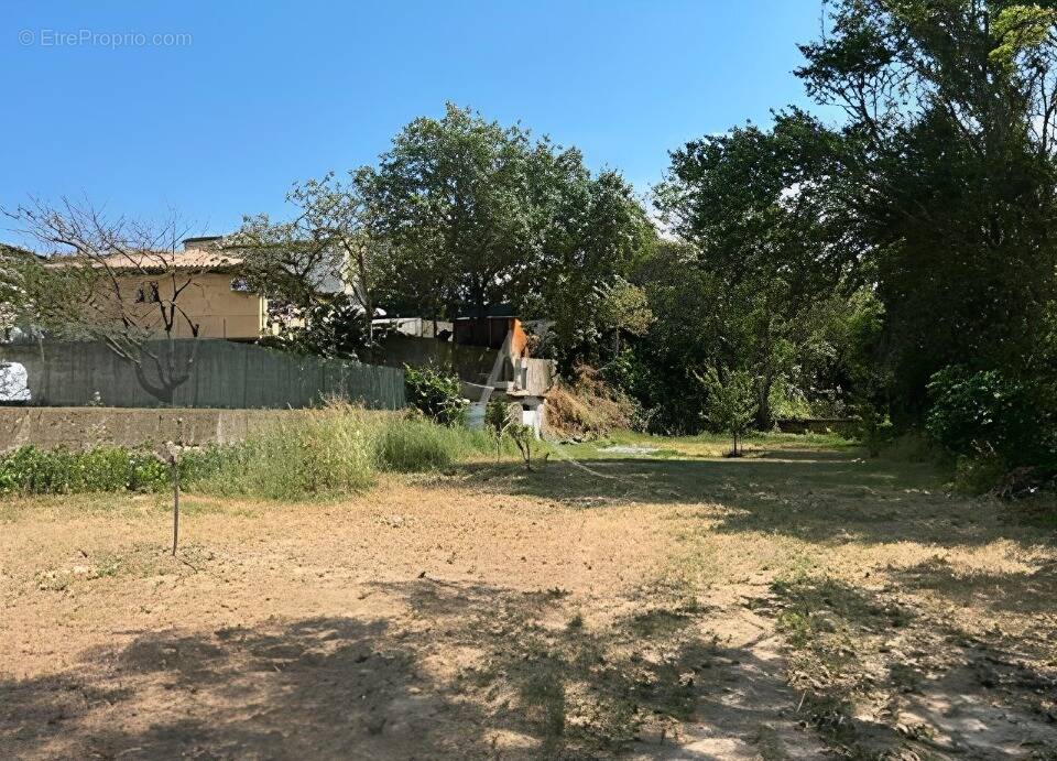 Terrain à RUSTIQUES