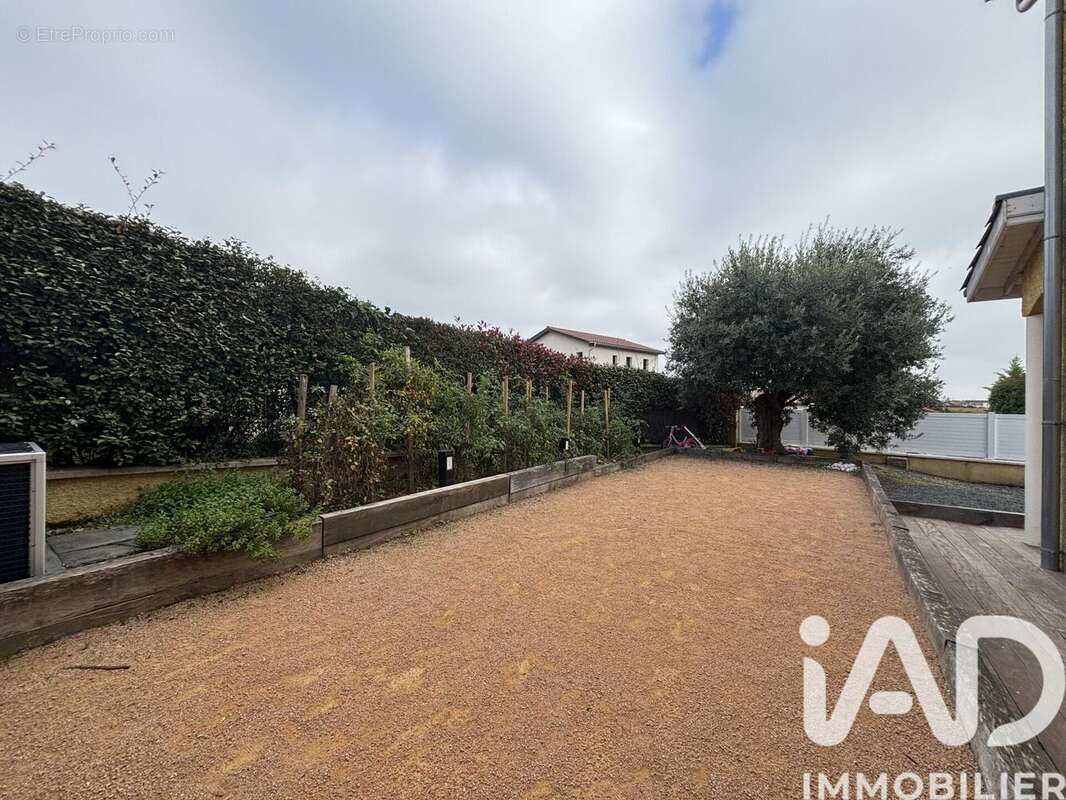 Photo 4 - Maison à SAINT-ETIENNE-DES-OULLIERES