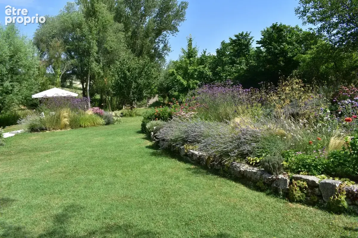 Magnifique maison en pierre avec gîte attenant et 6 575 m2 de terrain arboré - photo 36