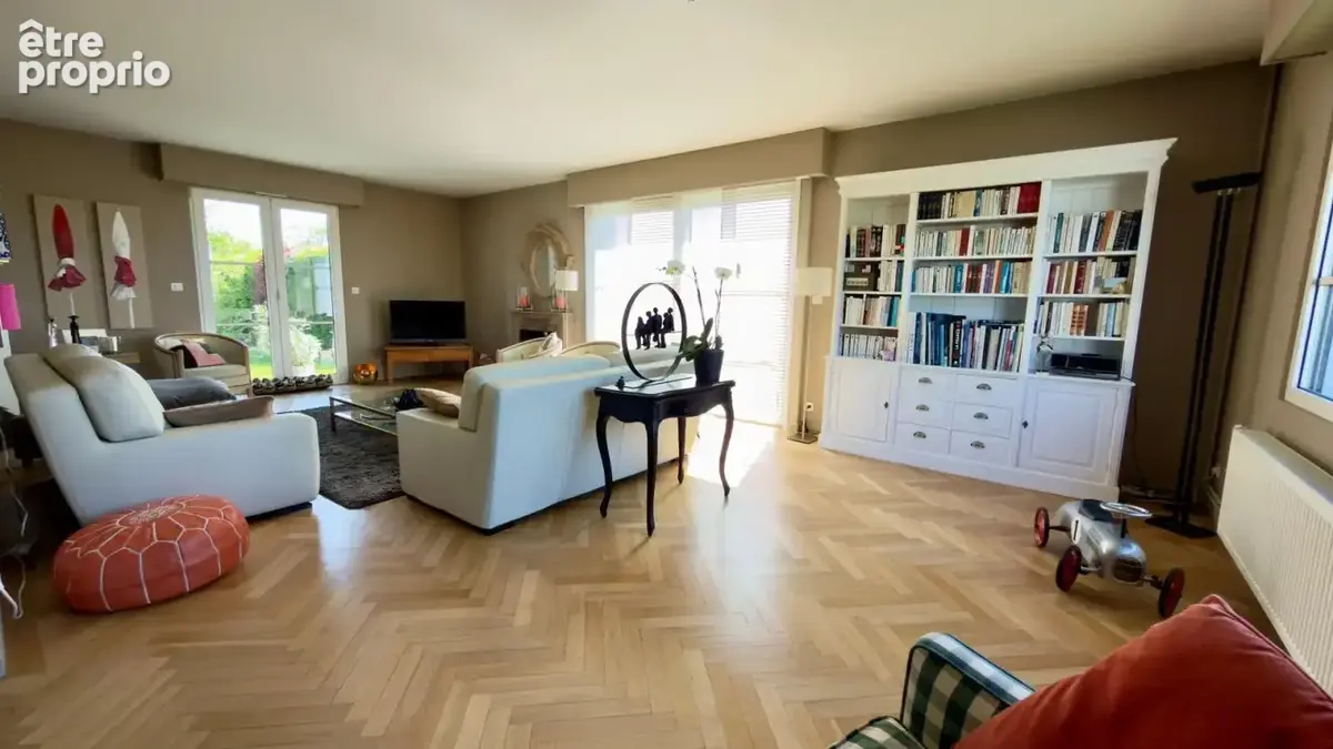 Magnifique propriete de semi plain pied erigee sur plus de 1300 m² - photo 2