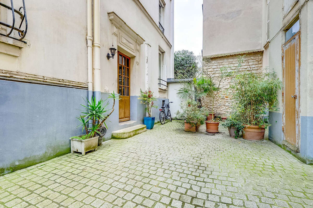 Appartement à PARIS-14E