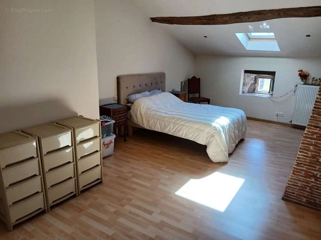 Ensemble immobilier avec granges et dépendances, avec accès à la rivière, sur 2.8 Hectares - photo 7