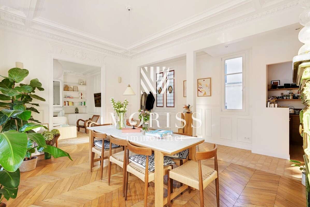 Appartement à PARIS-16E