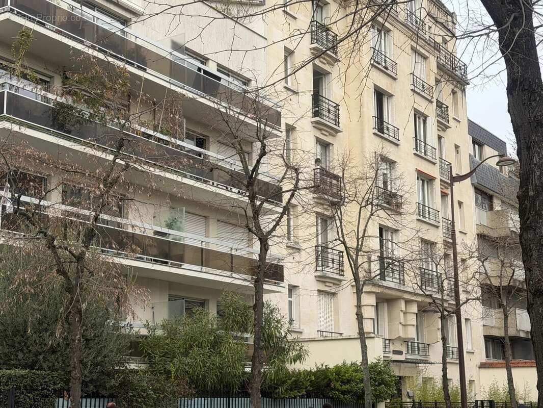 Parking à NEUILLY-SUR-SEINE