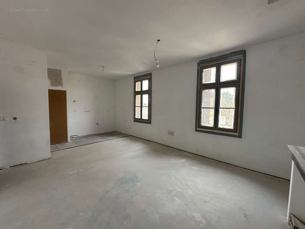 Appartement à VALERGUES