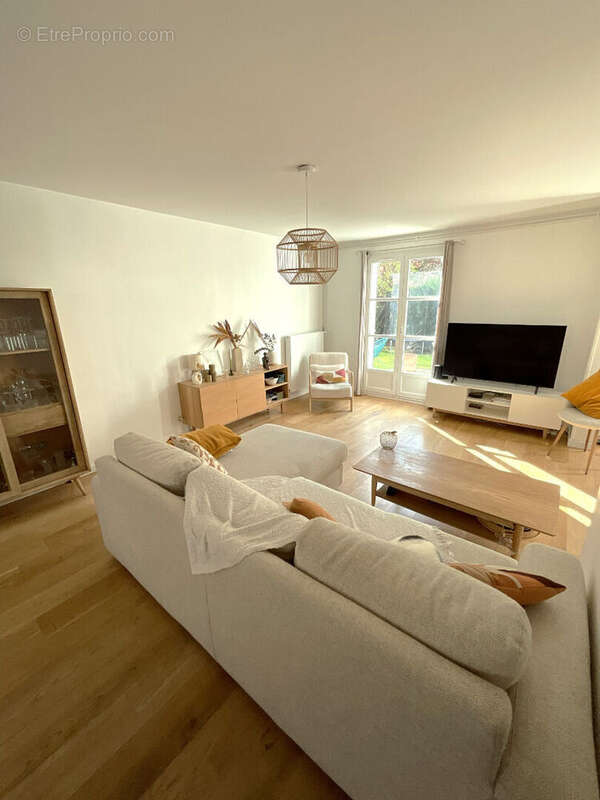 Maison à VOISINS-LE-BRETONNEUX