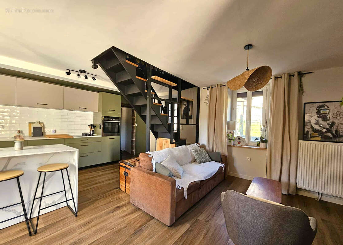 Maison à AGEN-D&#039;AVEYRON