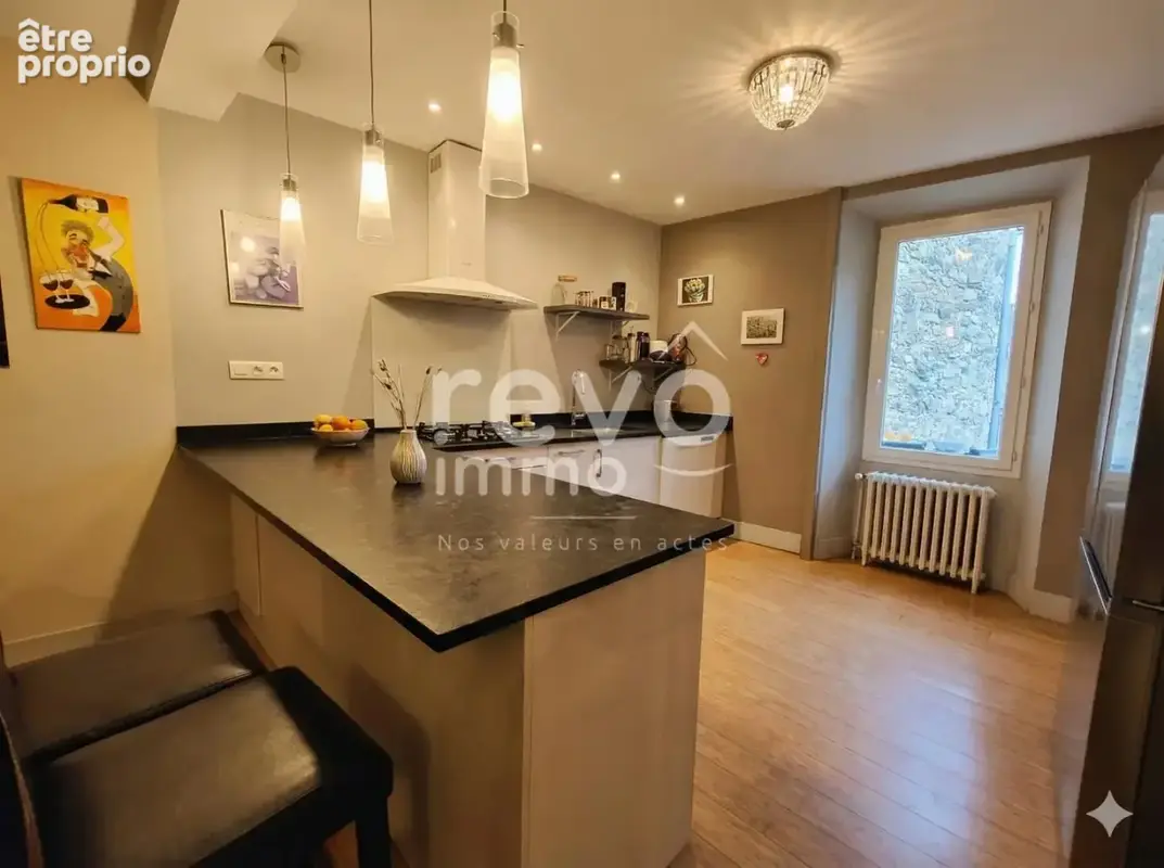 Authenticité, volumes et douceur de vivre au cur du village. - photo 3