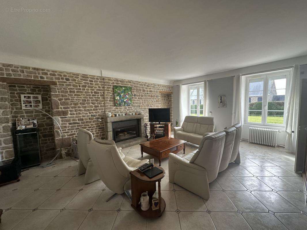 Maison à SAINT-SEVER-CALVADOS