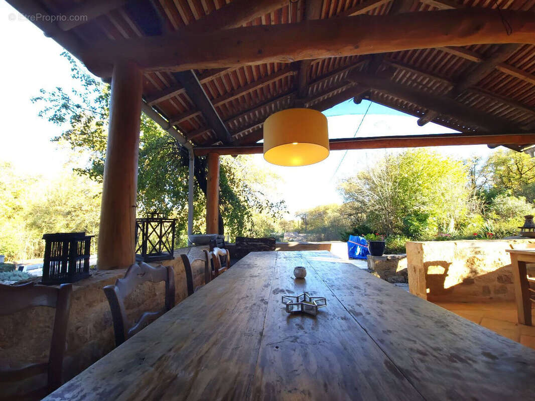 Maison et dépendances dans un hameau proche de Caylus - photo 3