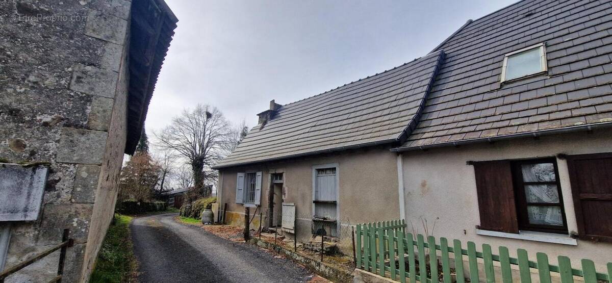 Maison à SAINT-MARTIN-CANTALES