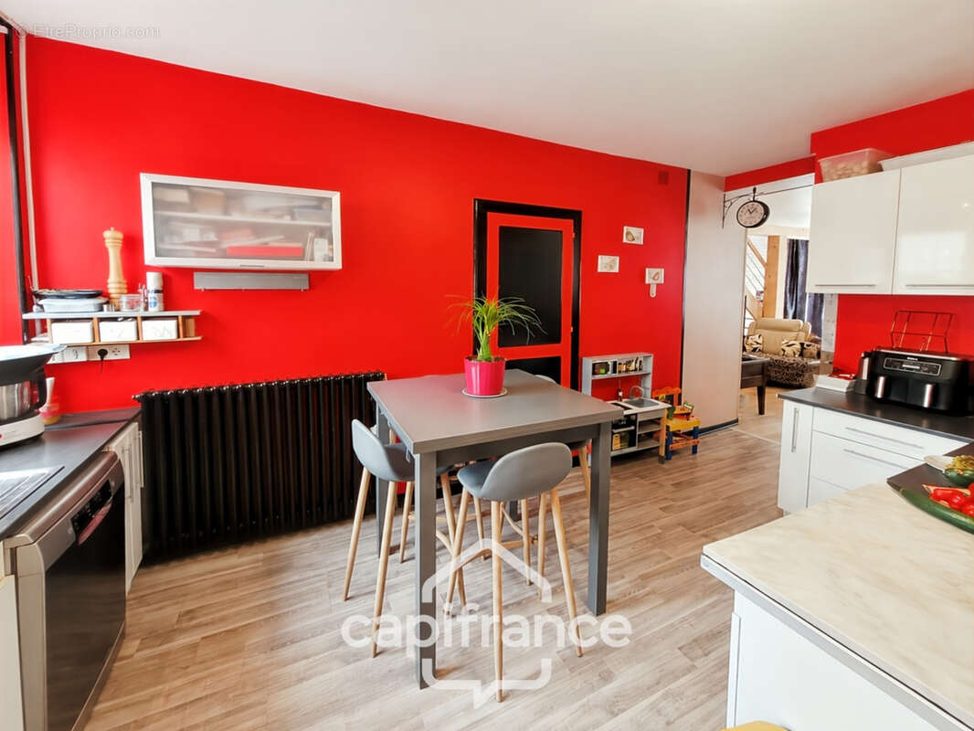 LE MONTET / 03 - Maison de village - 110 m² avec jardin - photo 2