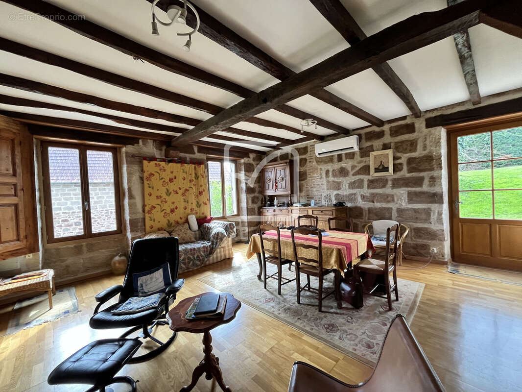 Maison à OBJAT