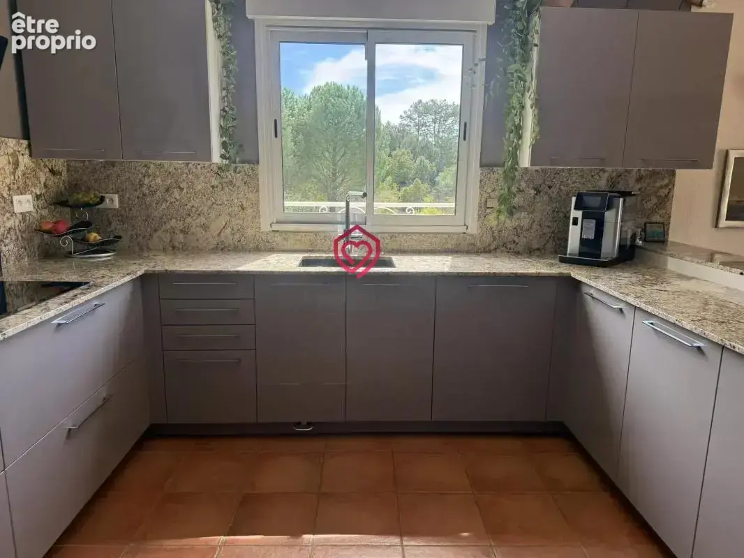 Magnifique maison avec un beau terrain, piscine et garage - photo 31