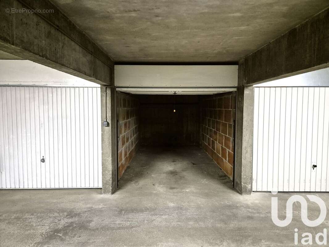 Photo 3 - Parking à ANGERS