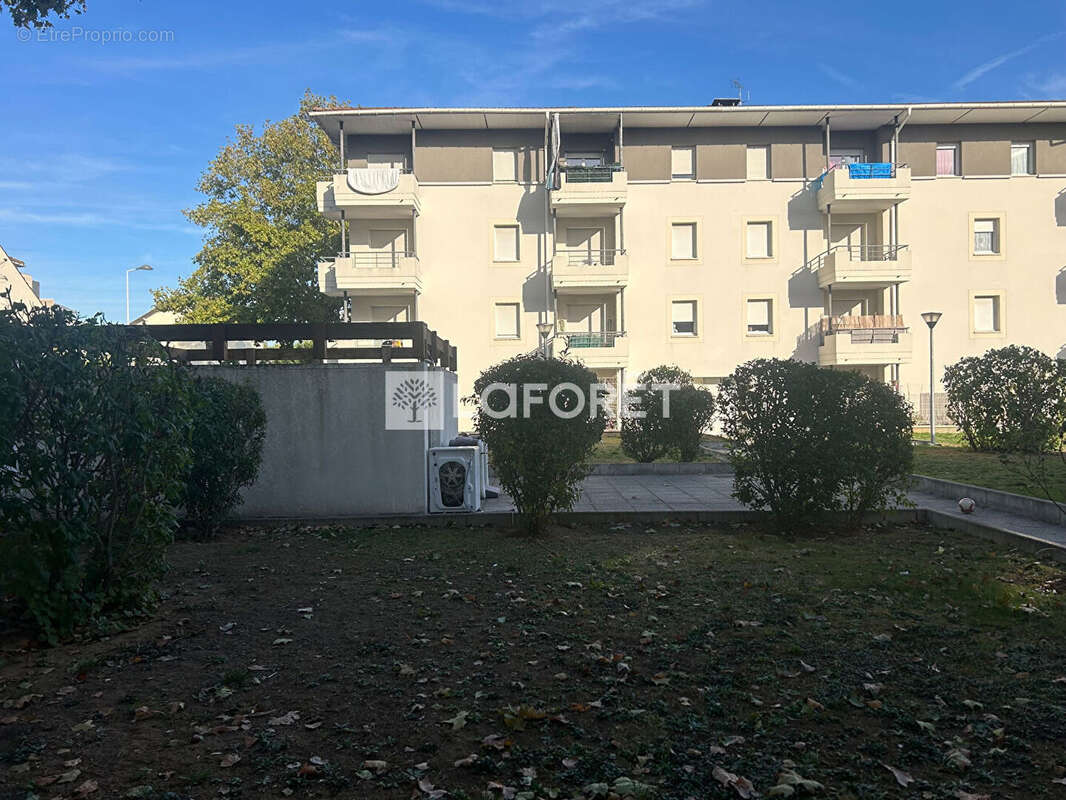 Appartement à CHANTELOUP-LES-VIGNES