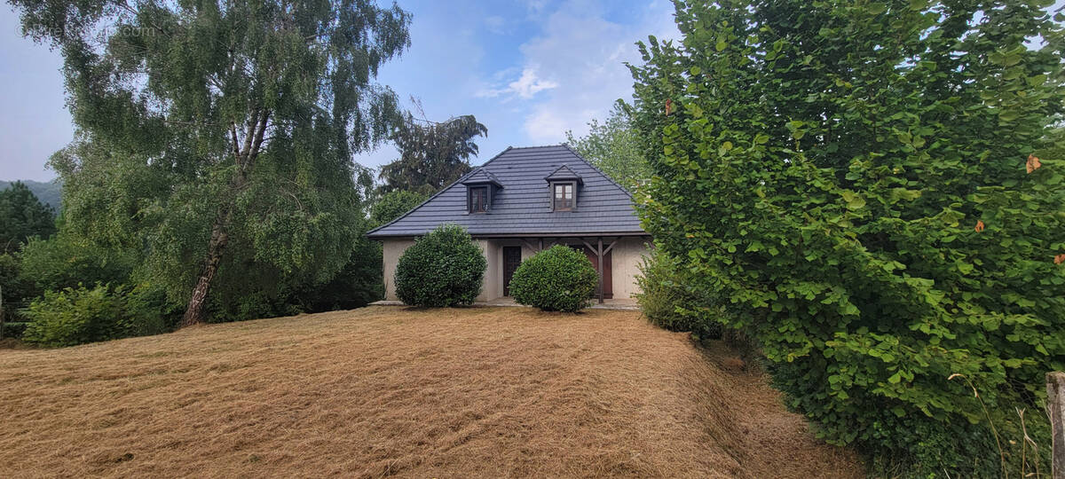 Maison à ALBUSSAC