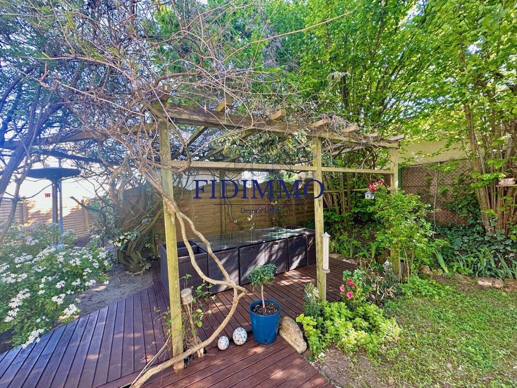 Maison à CHENNEVIERES-SUR-MARNE