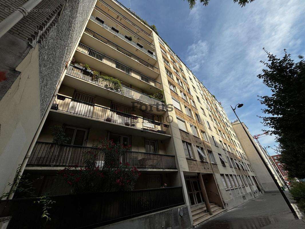 Paris 18 - appartement t3 de 52.5 m² a renover - photo 2