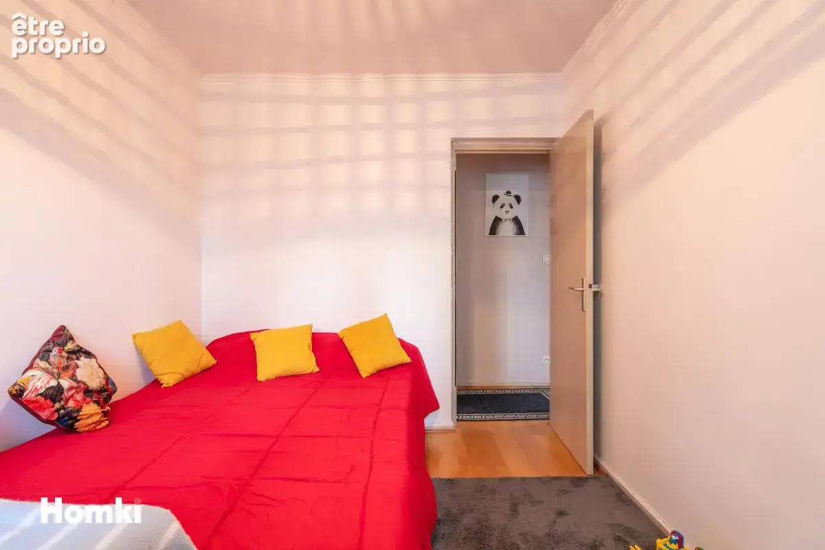 T4 lumineux avec 3 chambres, loggia et ascenseur – Beau potentiel d’aménagement - photo 8