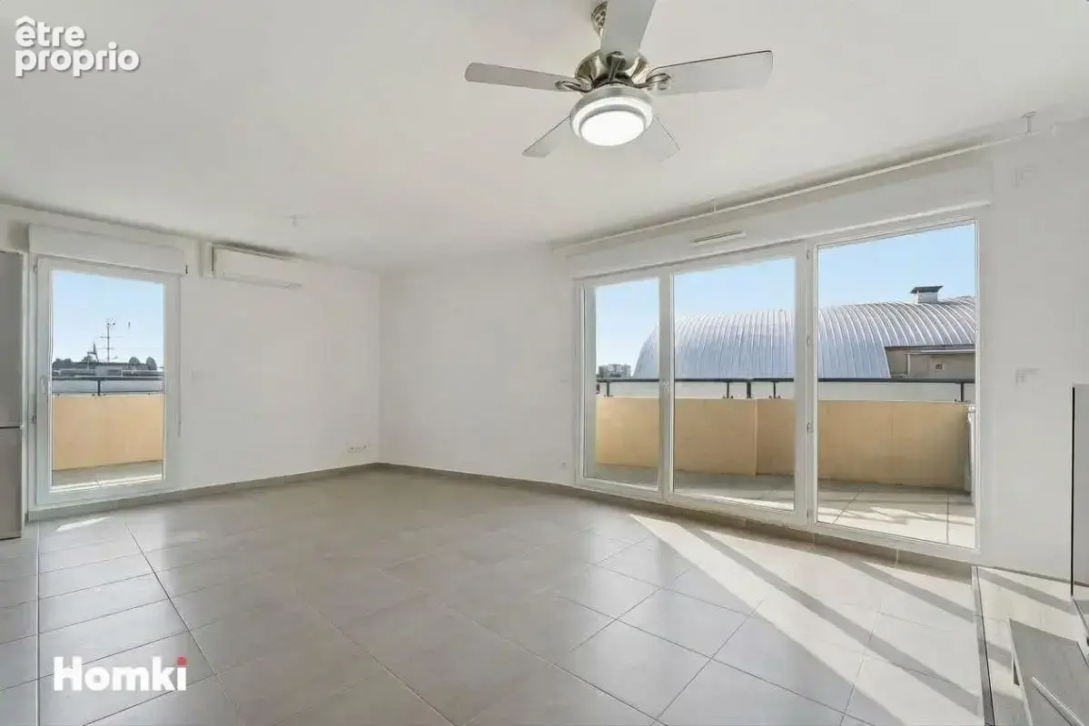 Antibes – Dernier étage – Duplex 4 pièces lumineux avec grande terrasse et double garage fermé - photo 2