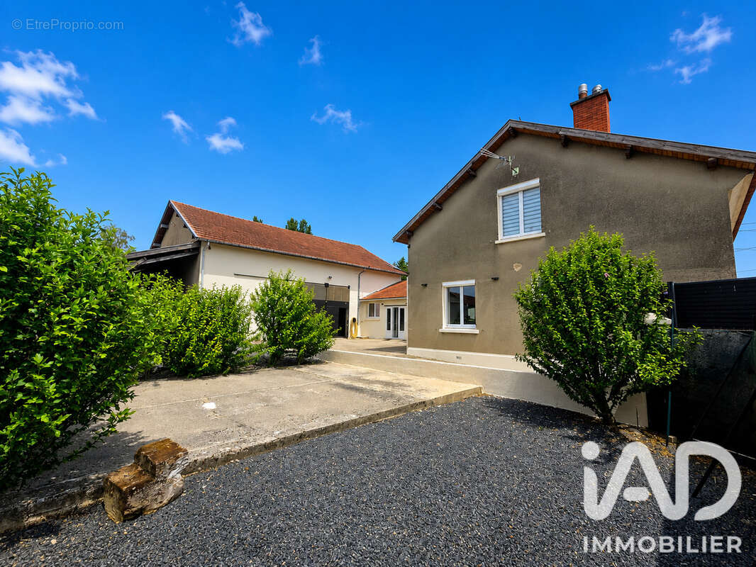 Maison 144 m² à Charmont  - photo 2