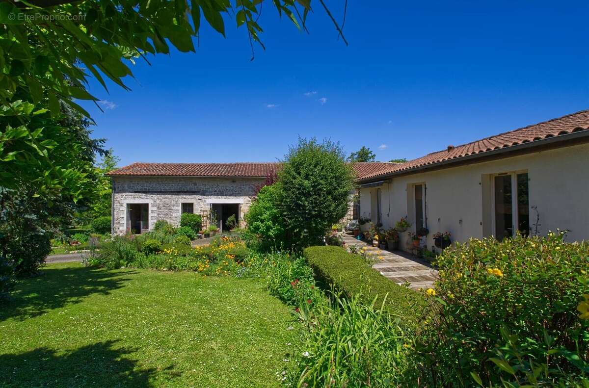 Pavillon de 2 chambres et grande grange à la lisière d'un petit village - photo 2