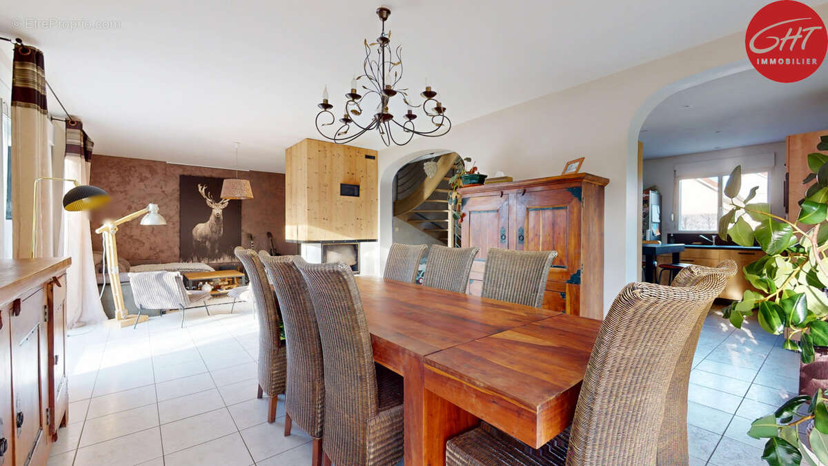 Maison à MAMIROLLE