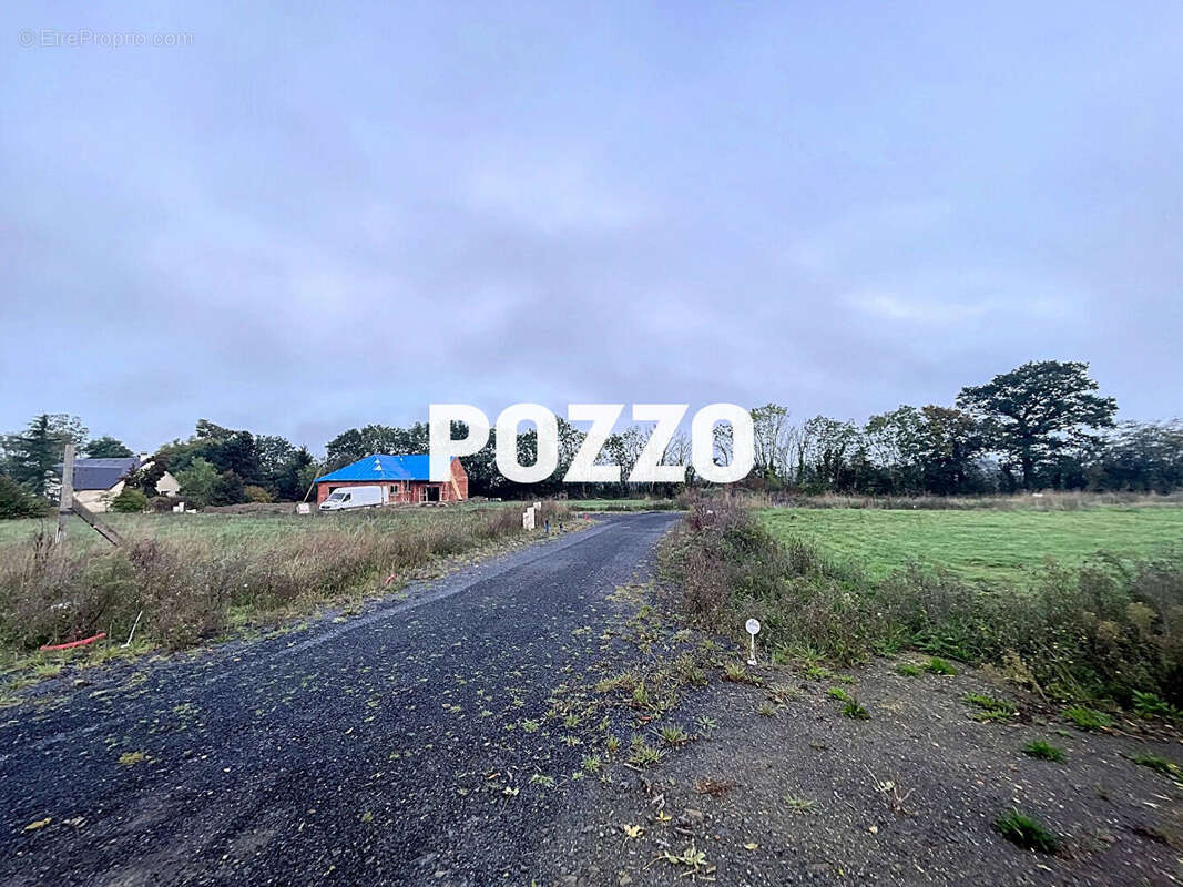 Terrain à LE MOLAY-LITTRY