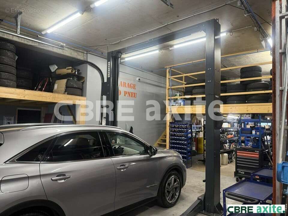 450 m² à Vaulx-Milieu  - photo 5