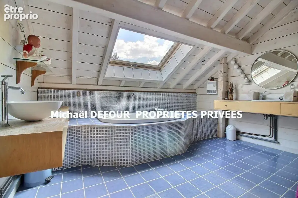 Lapte 43200 Maison en madriers de bois de 172 m² 4 chambres sur 1134 m² de terrain - photo 10
