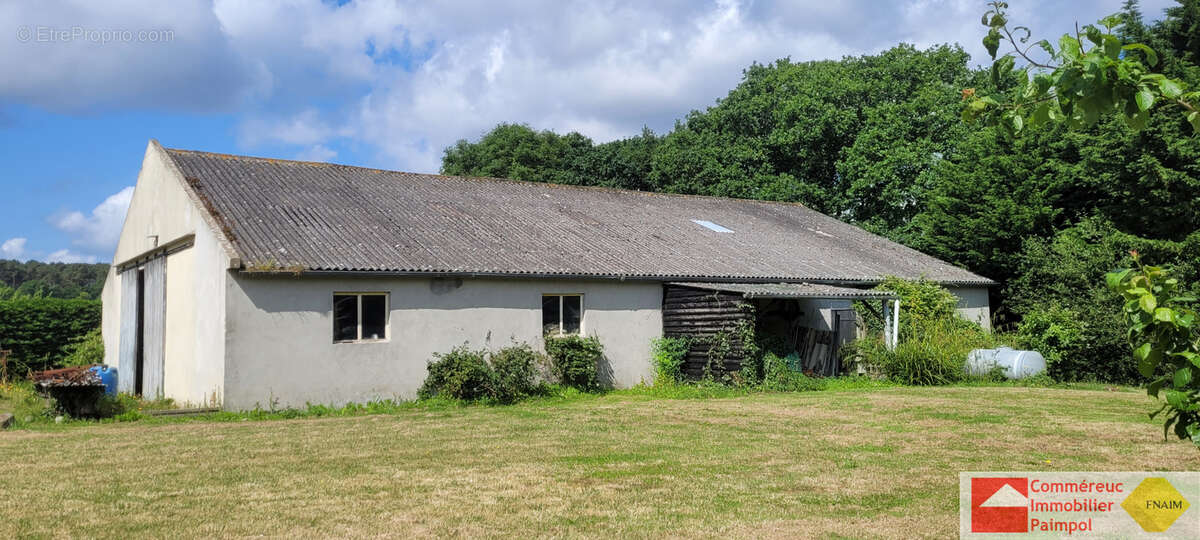 Maison à PLOURIVO