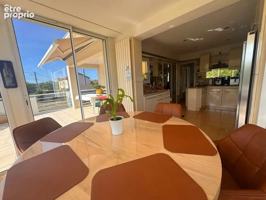 Maison 6 pièces 210 m² à vendre à Roanne (42300) - photo 3