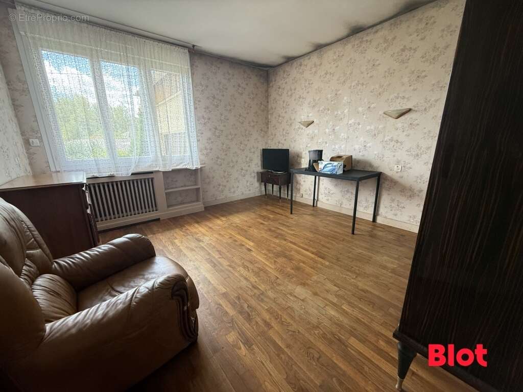 Maison à MONTREUIL-SUR-ILLE