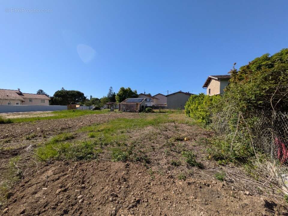 Terrain 400 m² à Saint-Maurice-De-Gourdans  - photo 3