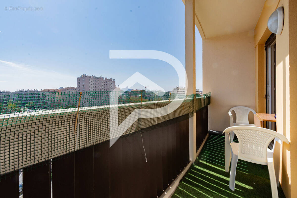 Appartement à MARSEILLE-5E