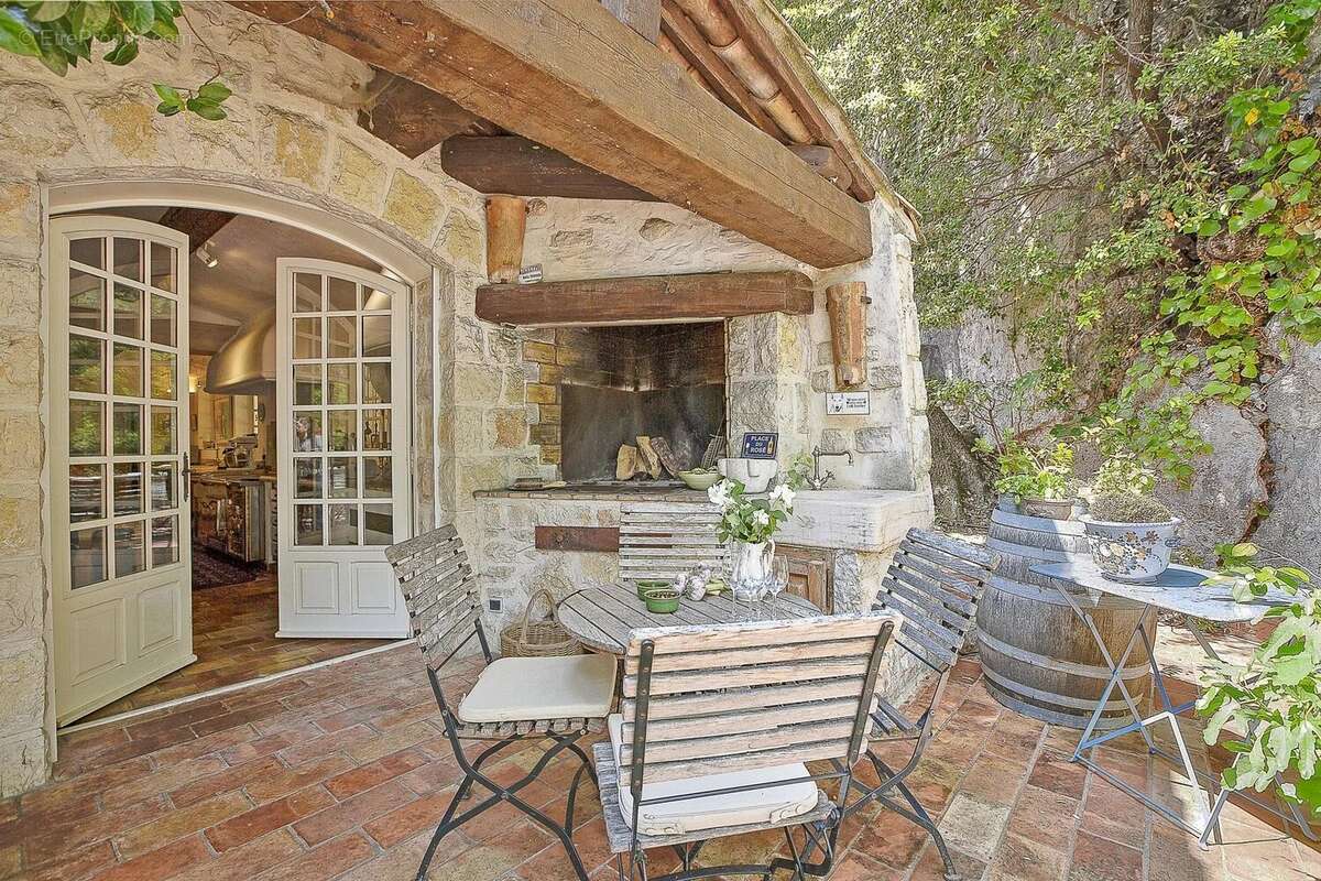 Maison à TOURRETTES-SUR-LOUP