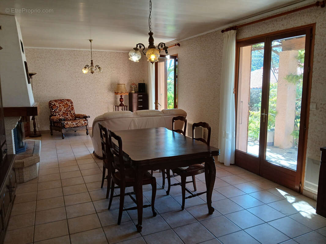 Maison à REYNES