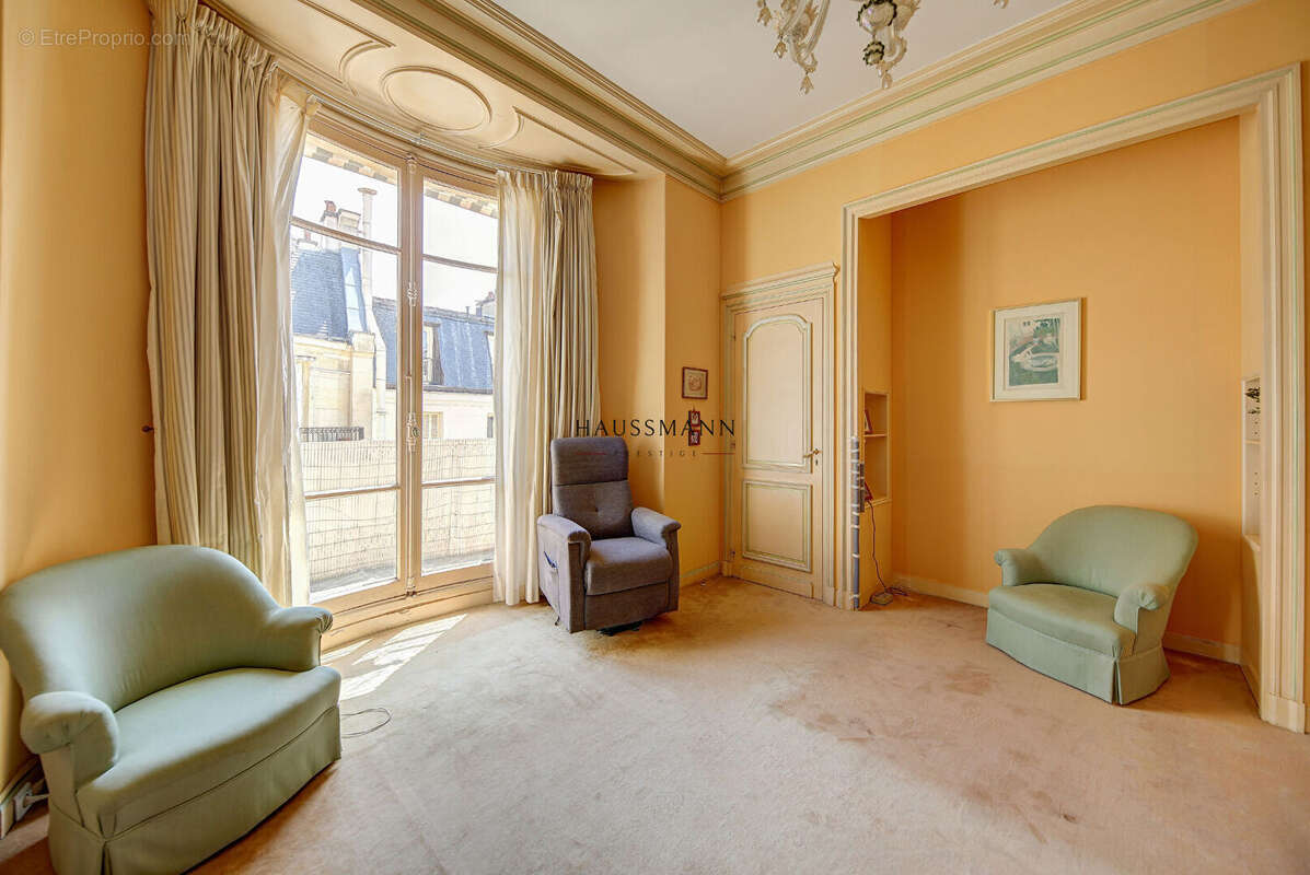 Appartement à PARIS-16E