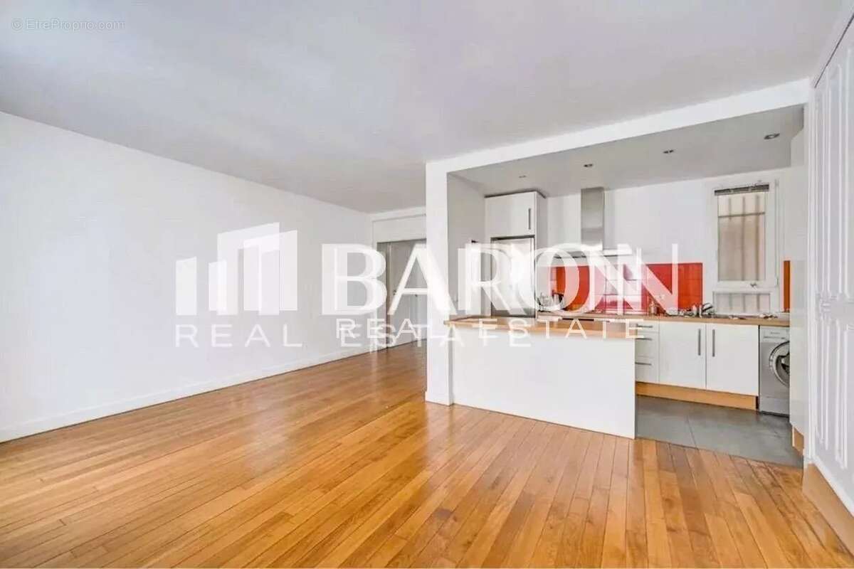Appartement à PARIS-17E