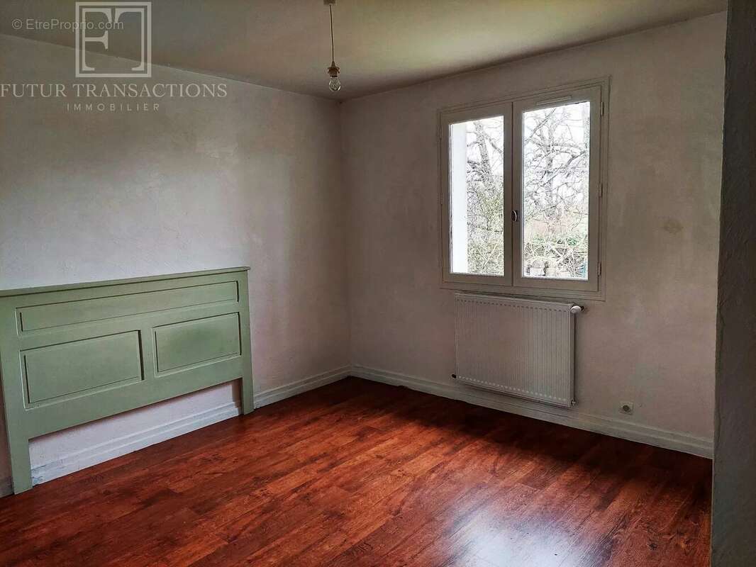 Maison à CHAMPAGNAC-DE-BELAIR